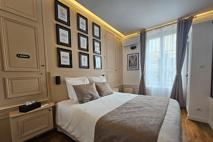 Chambre_vue_large_fenetre_743x496